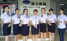 與CCTV央視外景攝制組“零距離”接觸，讓聚力膠粘的年輕員工們興奮無比