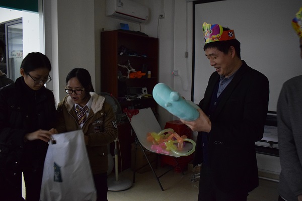 聚力膠業(yè)送的抱枕禮物真實用 聚力膠業(yè)送的抱枕禮物真實用