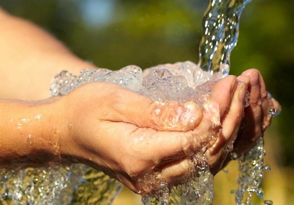 PVC膠水黏住手了