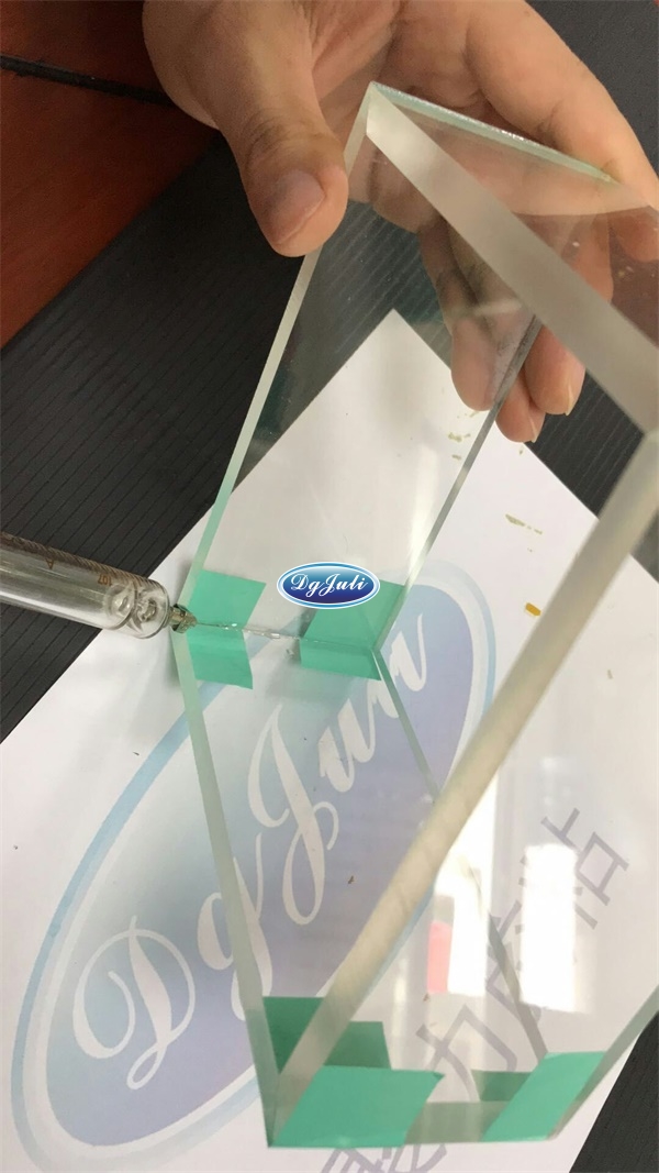 用針筒給給亞克力縫隙點(diǎn)膠 用針筒給給亞克力縫隙點(diǎn)膠